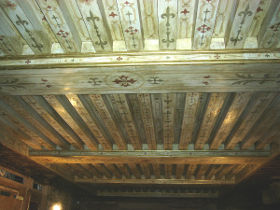 Потолок роспись балок